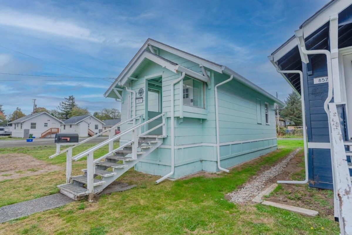 #Stayinmydistrict Coos Bay Cypress Cottage エクステリア 写真